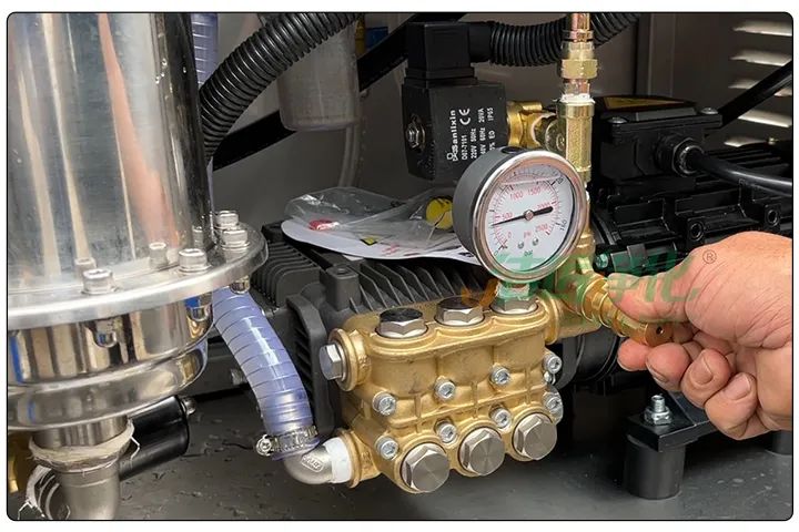 潔匠凈化污泥制磚利用高壓噴霧設備實現除臭 潔匠凈化污泥制磚利用高壓噴霧設備實現除臭